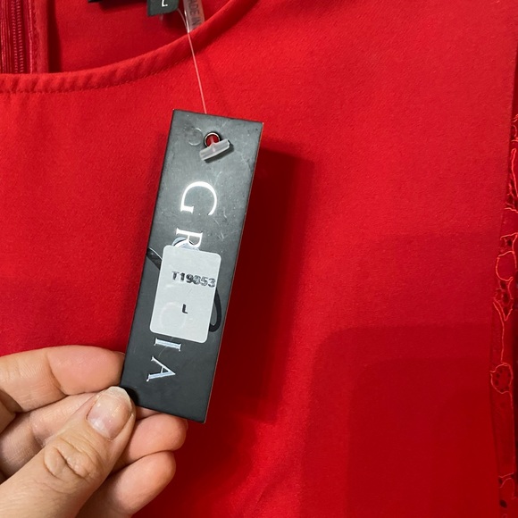 NWT Gracia red blouse, flare lace sleeves peplum is asymmetrical, size L - Picture 6 of 8